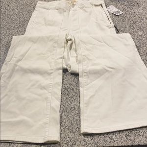 White denim pants